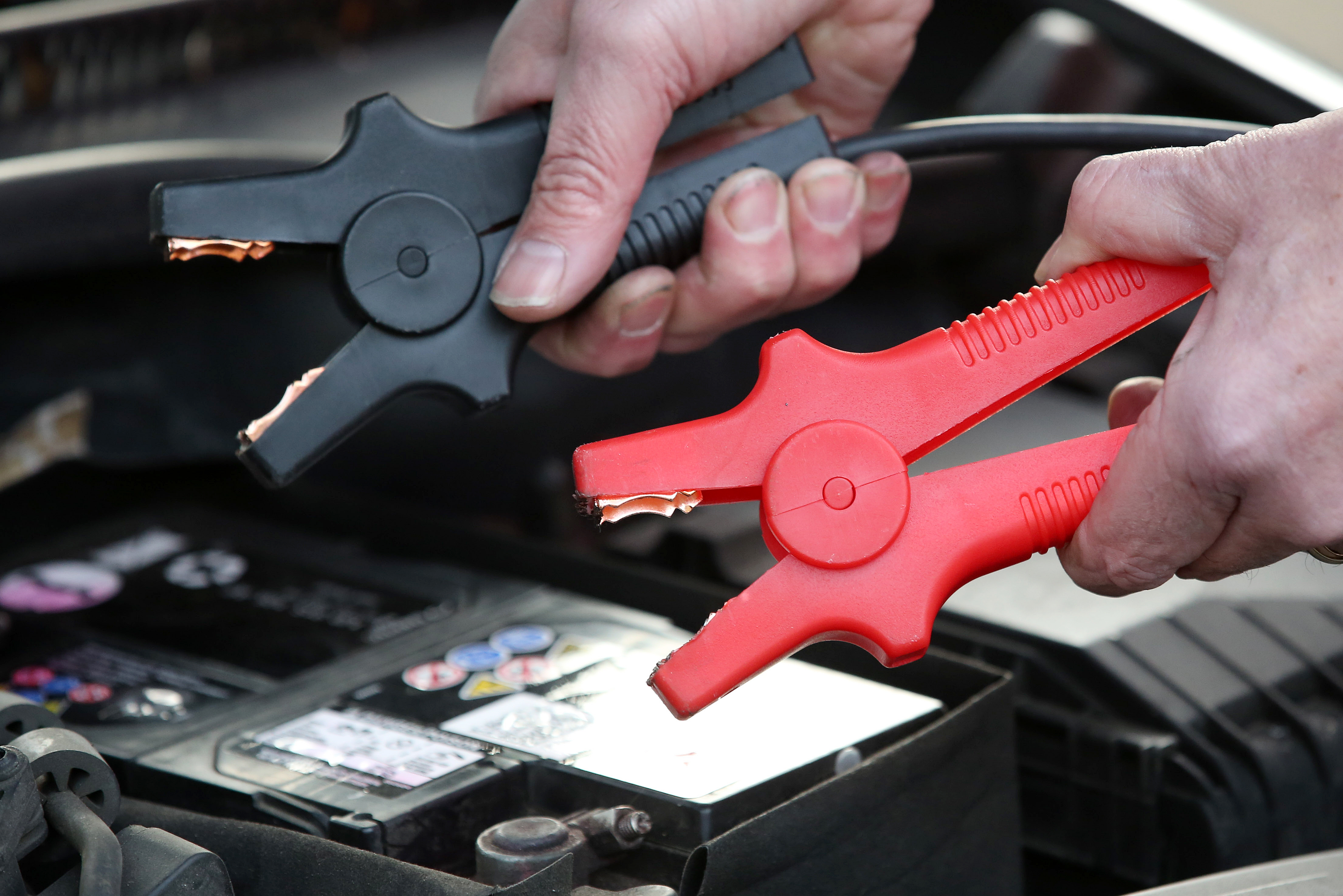 Cables preciados: no sabemos que son tan útiles hasta que los necesitamos. Mejor tenerlos siempre en el baúl. Foto Prensa Libre: DPA