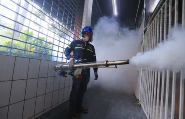 Comuna efectúa jornada de desinfección en el mercado central de la capital
