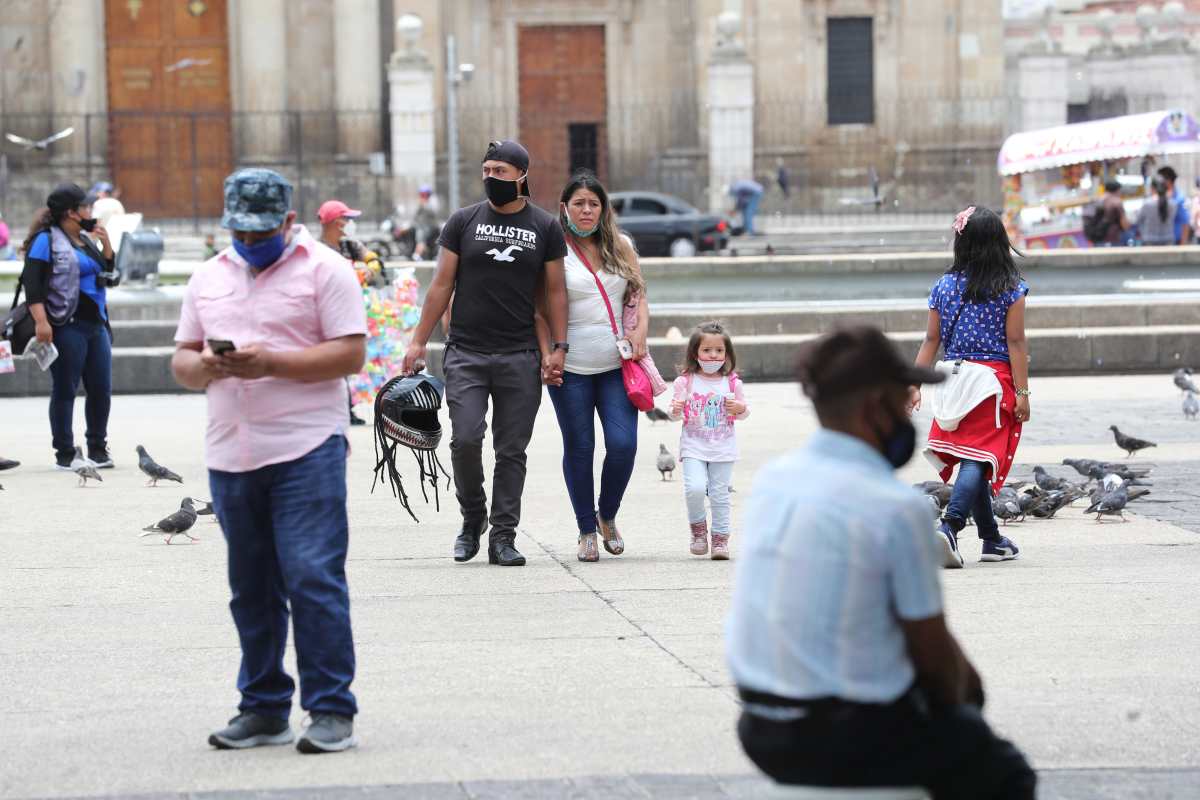 Uso obligatorio de mascarilla en espacios abiertos podría eliminarse, según el ministro de Salud, Francisco Coma