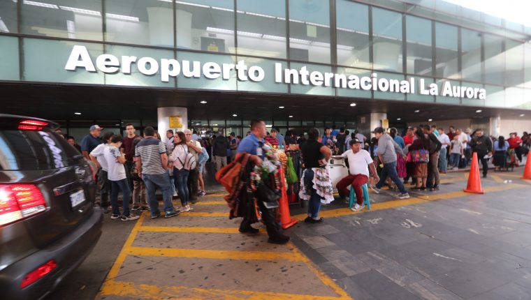 El Aeropuerto Internacional la Aurora permanece cerrado para vuelos comerciales desde marzo. Foto con fines ilustrativos. (Foto, Prensa Libre: Hemeroteca PL).