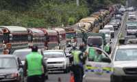 Autobuses han presionado por obtener el aval de cobrar el doble de la tarifa. (Foto Prensa Libre: Hemeroteca PL)