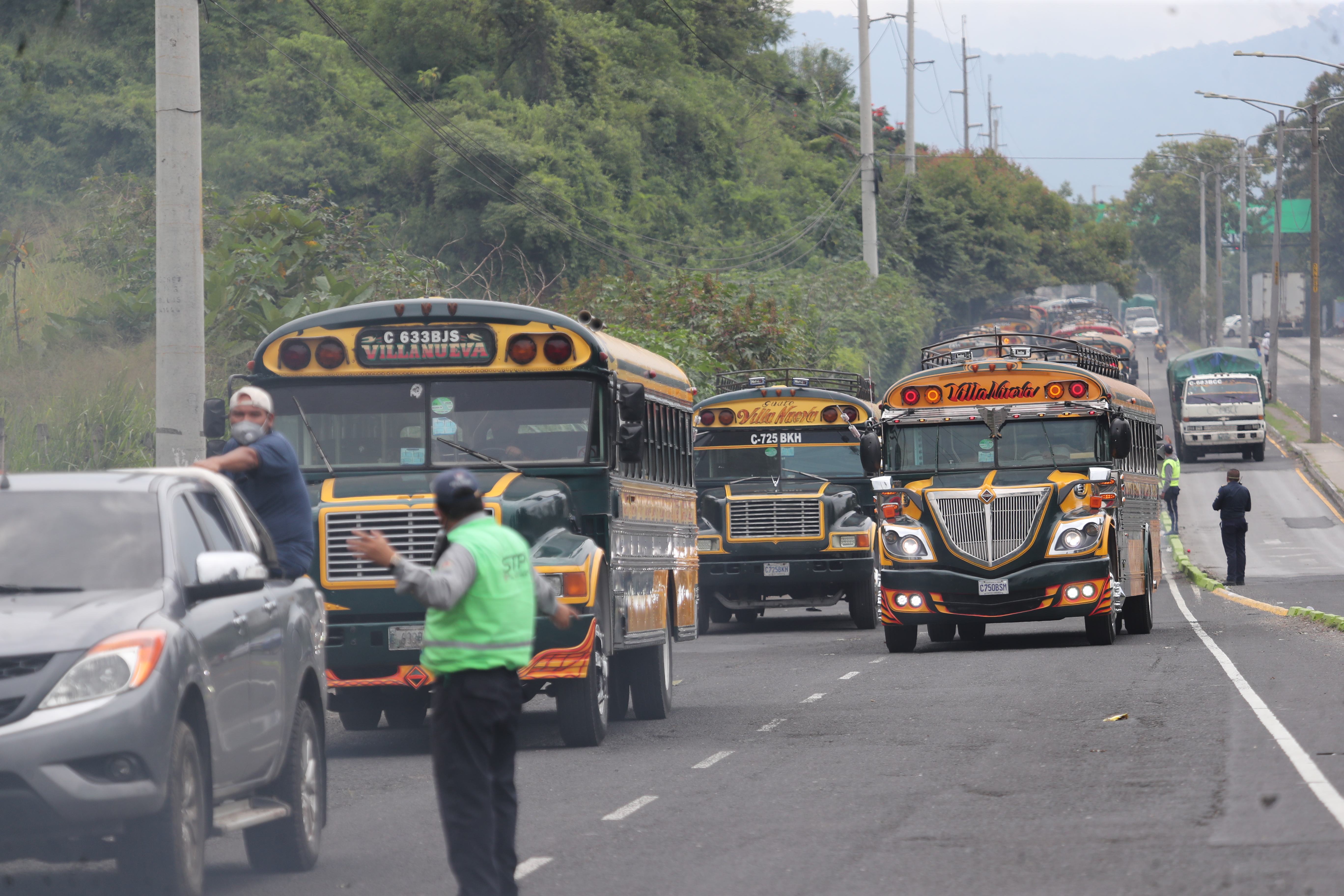 Transportistas de rutas cortas podrían ajustar tarifa por alza del galón de diésel. (Foto Prensa Libre: Hemeroteca) 
