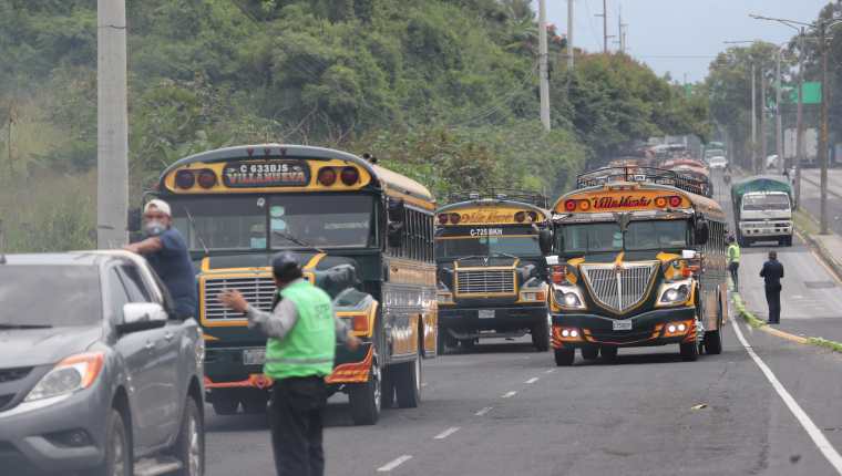 Transportistas de rutas cortas podrían ajustar tarifa por alza del galón de diésel. (Foto Prensa Libre: Hemeroteca) 