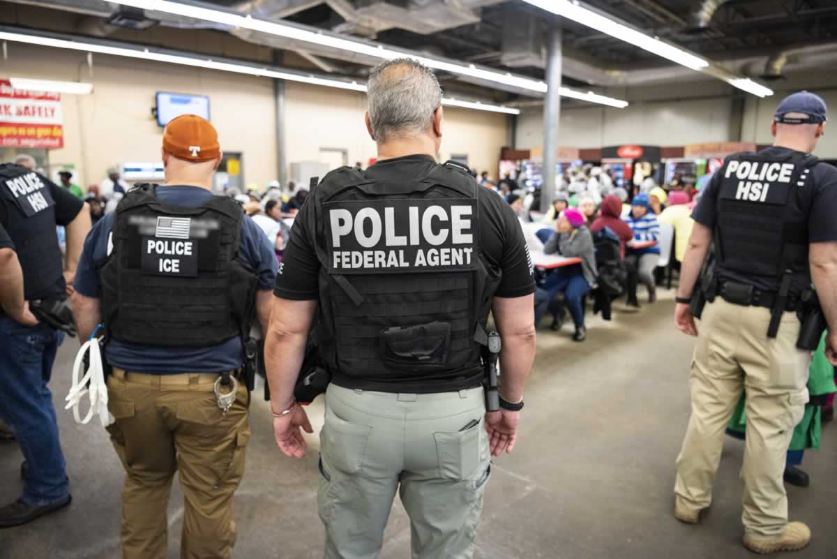 Cada año miles de migrantes son detenidos en Estados Unidos. (Foto Prensa Libre: AFP/ICE)