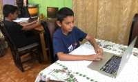 Muchos niños, especialmente del sector educativo privado, reciben clases a través de plataformas virtuales. (Foto Prensa Libre: Hemeroteca PL)