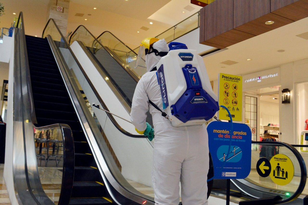 La apertura de centros comerciales y restaurantes pudo haber influido en el positivismo de la población. (Foto Prensa Libre: María Renée Barrientos)