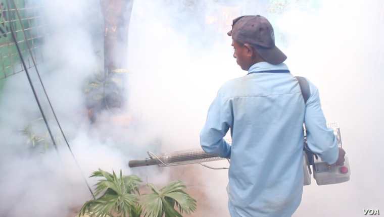 Jornada de fumigación en Nicaragua para prevenir la propagación de los mosquitos que causan el dengue, zika y chikungunya. [Foto: Daliana Ocaña]