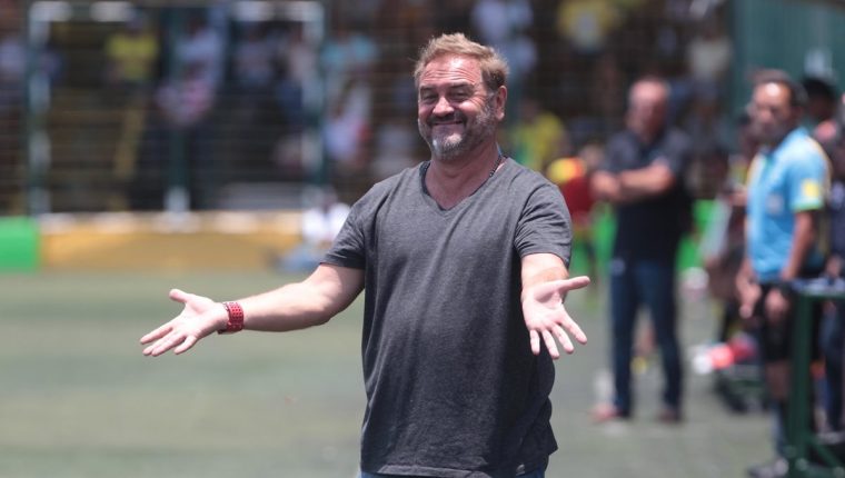 Carlos Ruiz, nuevo técnico de Quiché FC, anuncia acuerdo con Antigua GFC para trabajar fuerzas básicas