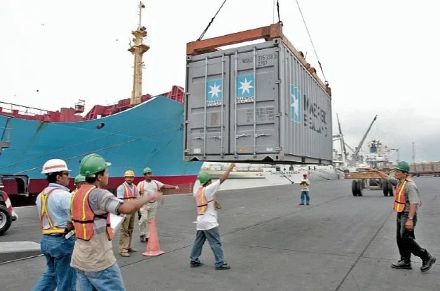 Entre las variables que mide el Indice Económico Semanal se encuentran las exportaciones e importaciones. (Foto Prensa Libre: Hemeroteca)