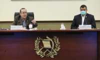 Binomio presidencial Alejandro Giammattei y Guillermo Castillo, en una reunión con medios este 31 de julio en la Casa Presidencial. (Foto Prensa Libre: Presidencia)