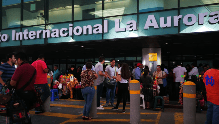 El gobierno de Guatemala habilitará un centro de Salud en el Aeropuerto Internacional La Aurora. (Foto Prensa Libre: Hemeroteca PL)

