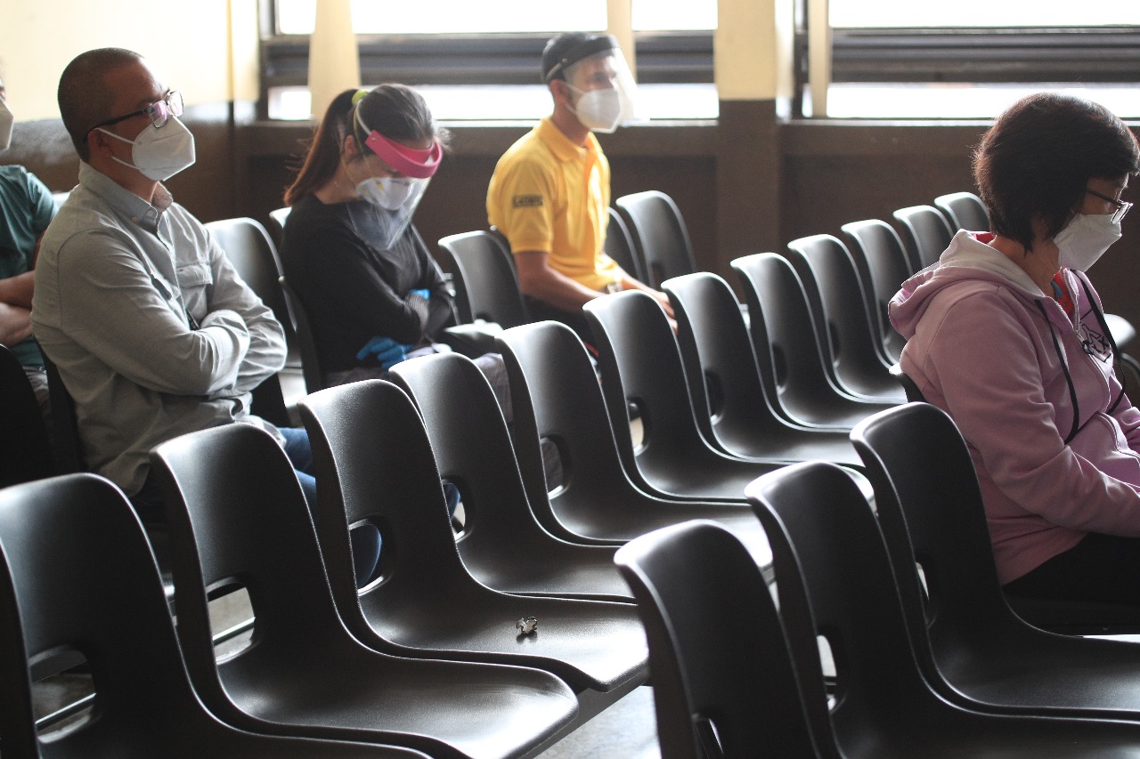 Los empresarios en audiencia en el Juzgado de Mayor Riesgo B. (Foto Prensa Libre: Carlos Hernández)