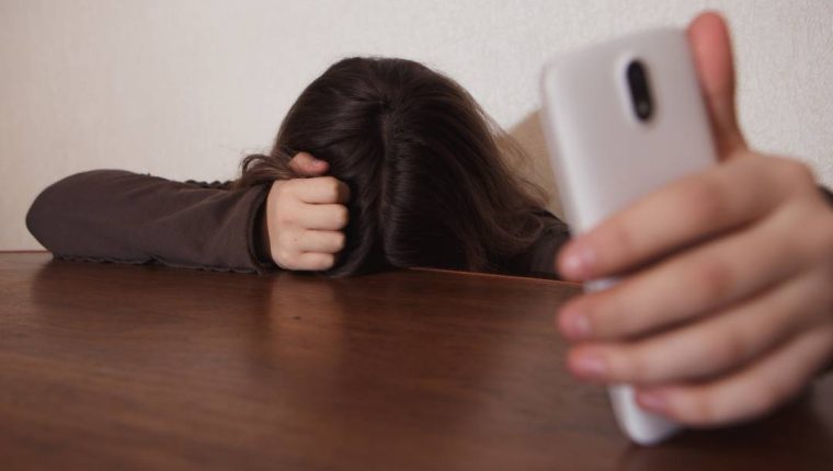 Muchos niños y adolescentes han sido hostigados en redes sociales por redes de pedófilos. (Foto Prensa Libre: Hemeroteca)