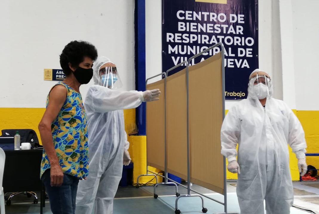 La Municipalidad de Villa Nueva inauguró este lunes 17 de agosto, el primero de 5 cinco Centros de Bienestar Respiratorio que quiere abrir en el municipio para luchar contra el coronavirus.   (Foto Prensa Libre: Noé Medina)