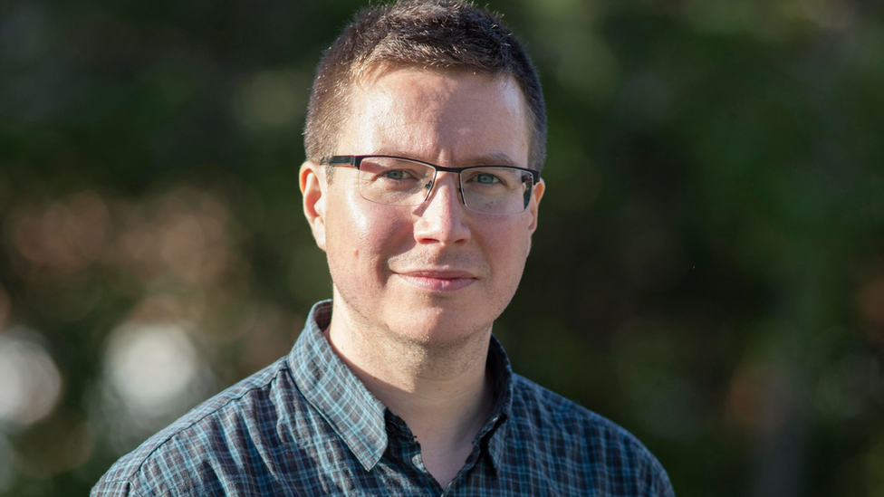 Miguel Pita es autor de libros de divulgación científica como html5-dom-document-internal-entity1-quot-endEl ADN dictadorhtml5-dom-document-internal-entity1-quot-end (2017) y html5-dom-document-internal-entity1-quot-endUn día en la vida de un virushtml5-dom-document-internal-entity1-quot-end (2020).