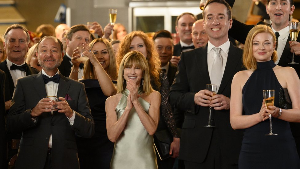 "Succession" (HBO) se llevó el gran premio de la noche a la mejor serie dramática.
