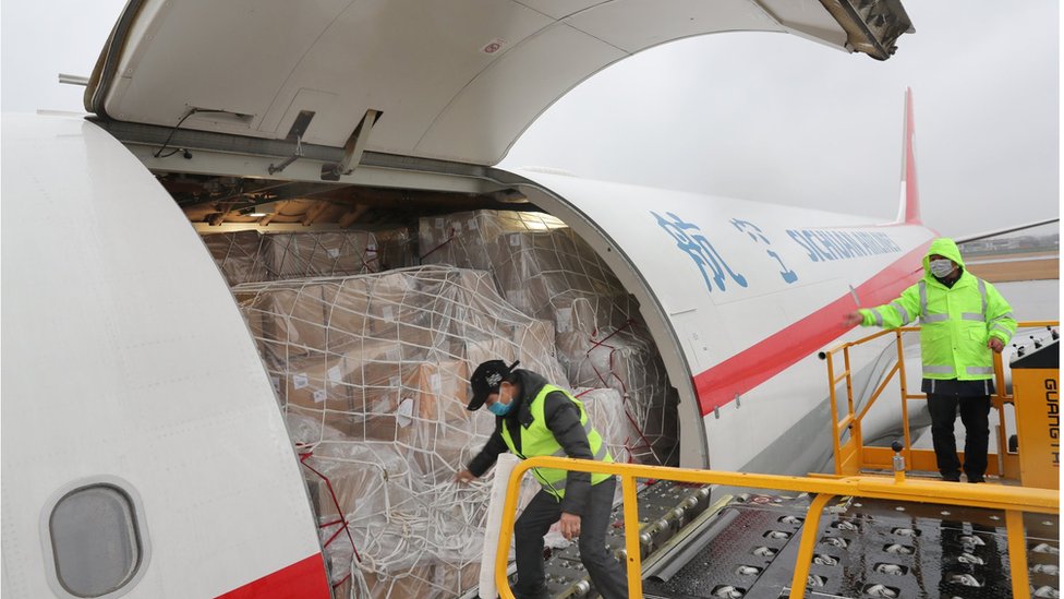 El envío de la vacuna contra el coronavirus será el de mayor desafío de transporte jamás enfrentado, dice la IATA. (Foto Prensa Libre: Getty Images)