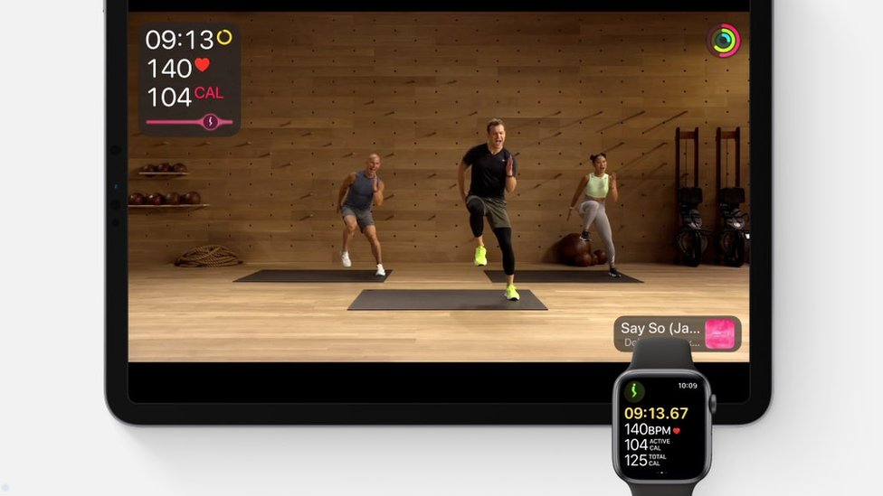 El servicio Fitness+ se puede ver en un iPhone, iPad o mediante un decodificador de Apple TV