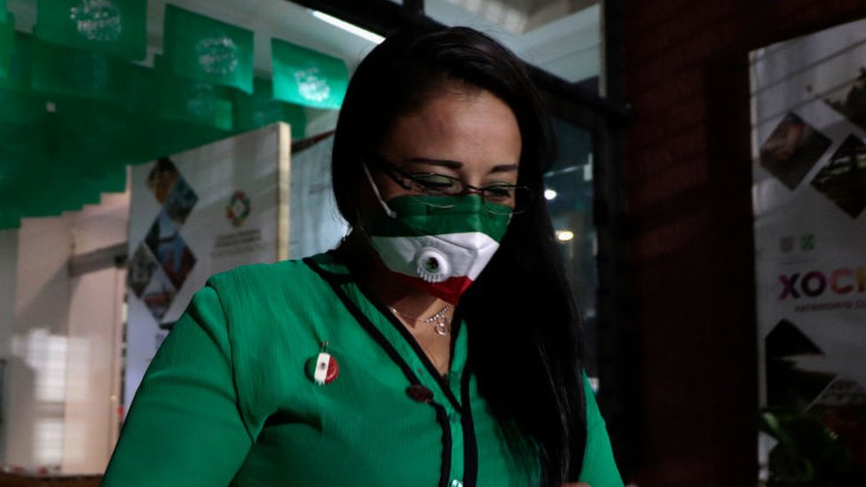 En México, el gobierno ha recibido duras y repetidas acusaciones de querer ocultar la magnitud real de la pandemia. (Foto Prensa Libre: Getty Images)