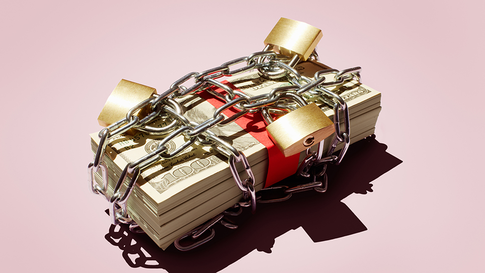 El "supercepo" aplicado por Alberto Fernández es la más reciente medida que busca limitar el acceso de los argentinos al dólar. (Foto Prensa Libre: iStock)