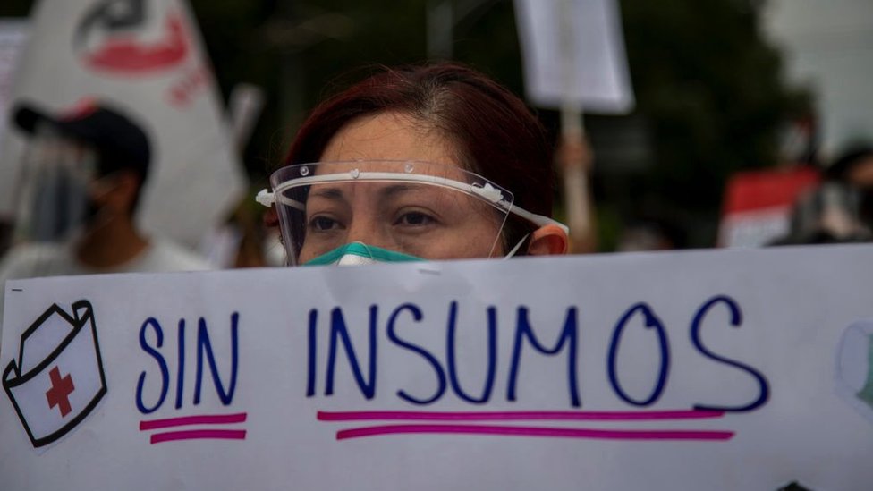 Personal sanitario en México realizó varias protestas para exigir mejoras en sus condiciones y estar menos expuestos al riesgo de contraer covid-19. (Foto Prensa Libre: Getty Images)