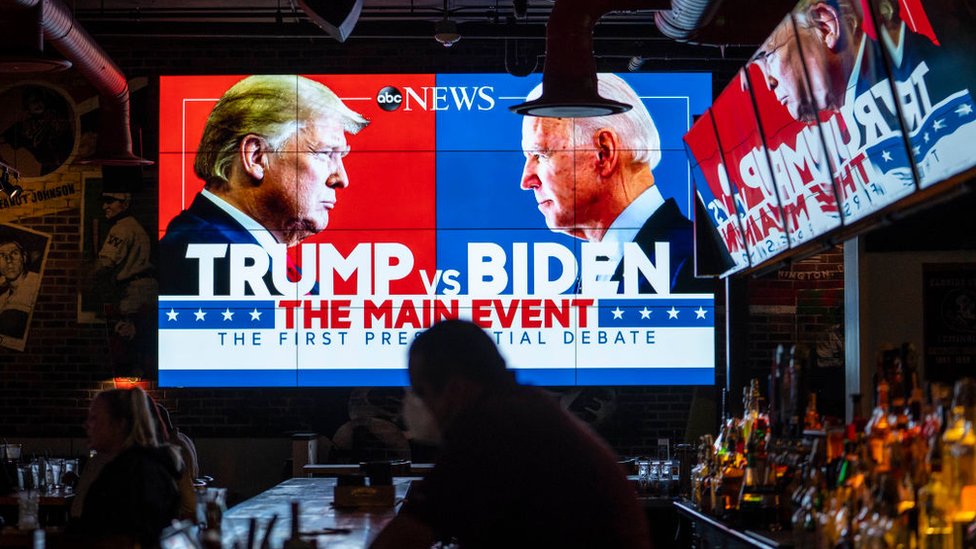 En el debate estuvo muy presente la clásica retórica de "nosotros" contra "ellos" muy usada por Trump. (Foto Prensa Libre: Getty Images)