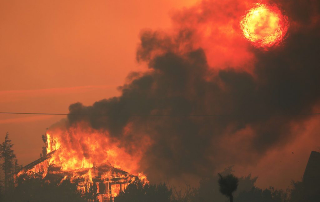 Los incendios siguen sin control en California. (Foto Prensa Libre: AFP)