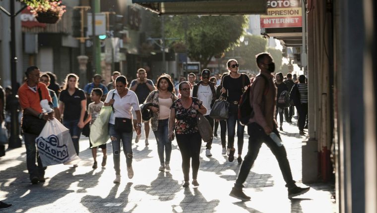 La economía de muchos países se vio afectada por la pandemia del coronavirus. (Foto Prensa Libre: EFE)