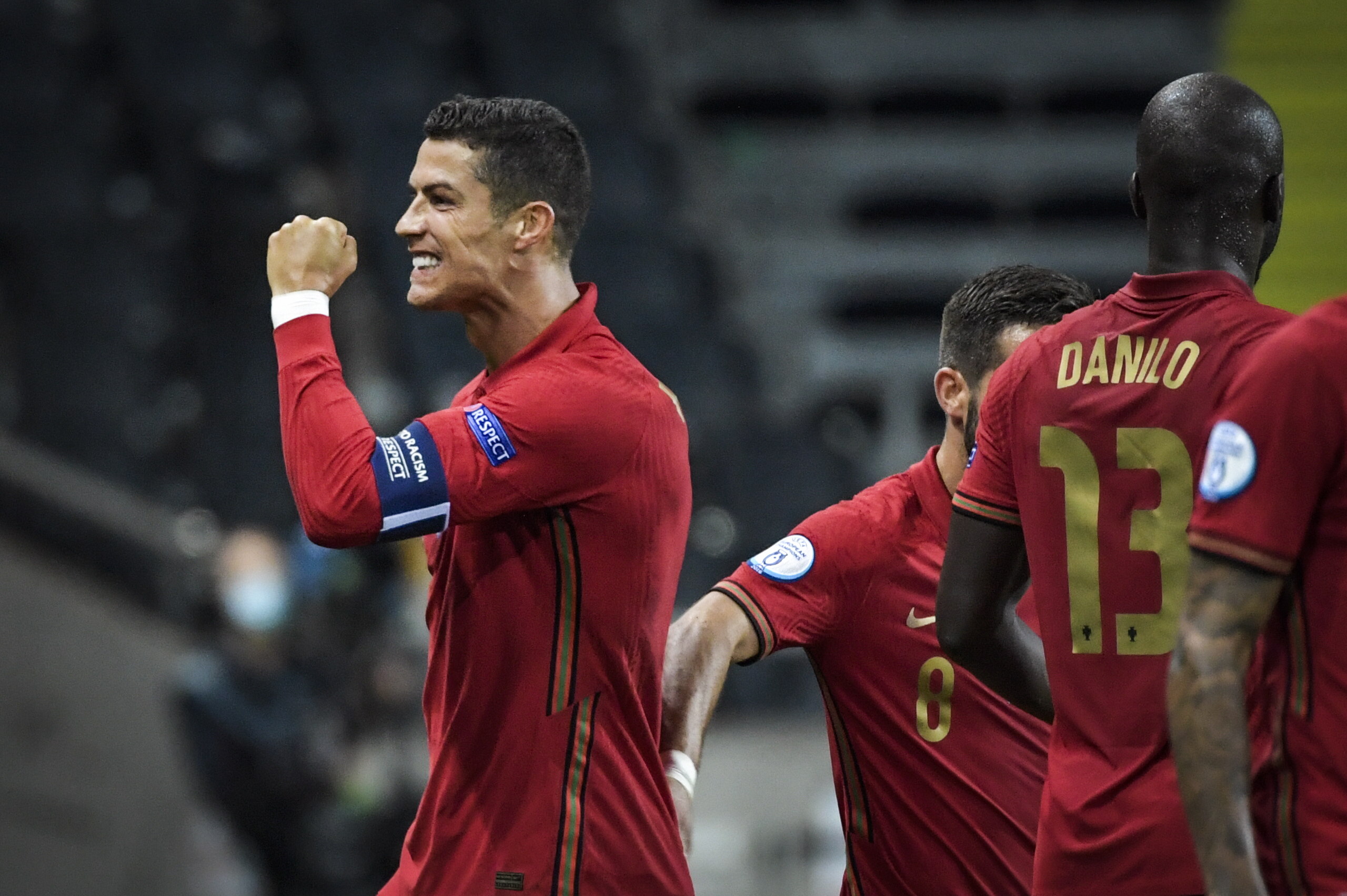 Cristiano Ronaldo festejó un doblete contra Suecia. (Foto Prensa Libre: EFE)