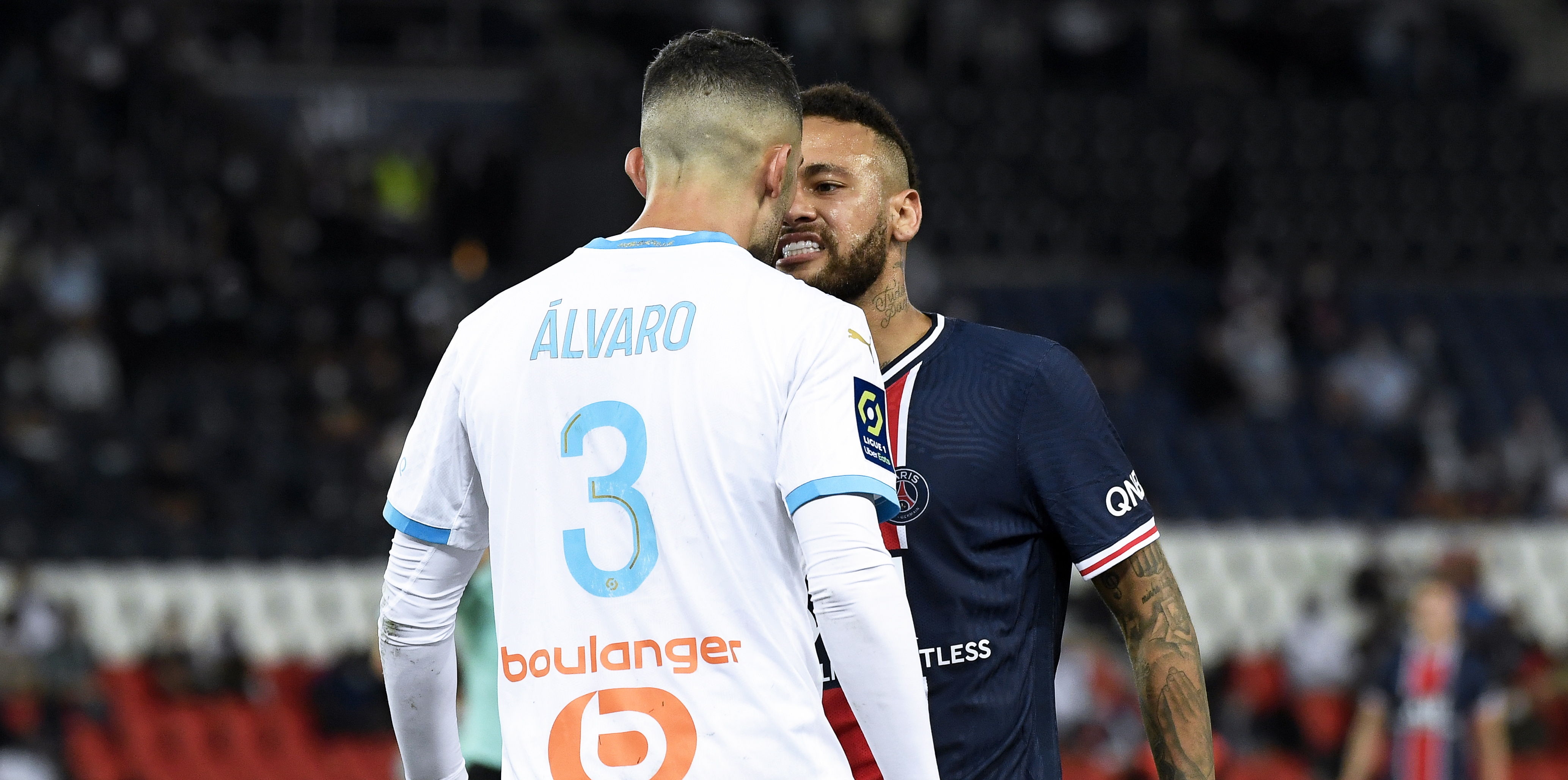 Neymar acusó a Álvaro González de insultos racistas. (Foto Prensa Libre: EFE)