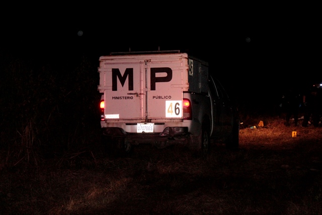 MP en el lugar del hallazgo de las tres víctimas. (Foto Prensa Libre: Cortesía)