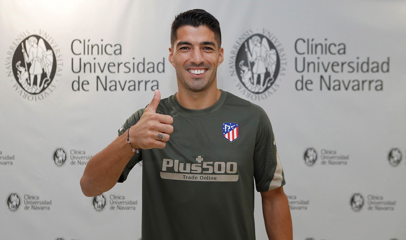 El delantero uruguayo Luis Suárez se sometió este viernes a las pruebas médicas del Atlético de Madrid. (Foto Prensa Libre: EFE).