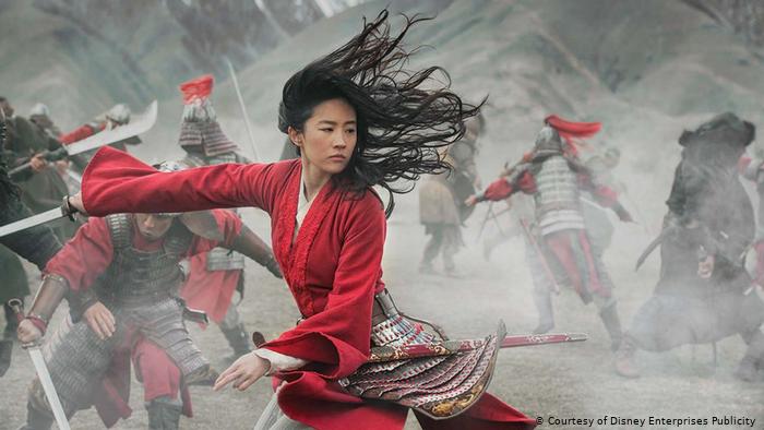 La actriz Liu Yifei en la película "Mulan"

