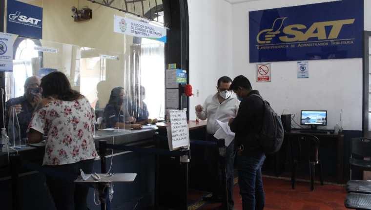 Tras tres años de no operar, la oficina de Correos y Telégrafos de Guatemala retorna a sus funciones con más de 27 mil paquetes en la Aduana de Fardos Postales. (Foto Prensa Libre: Esbin García)