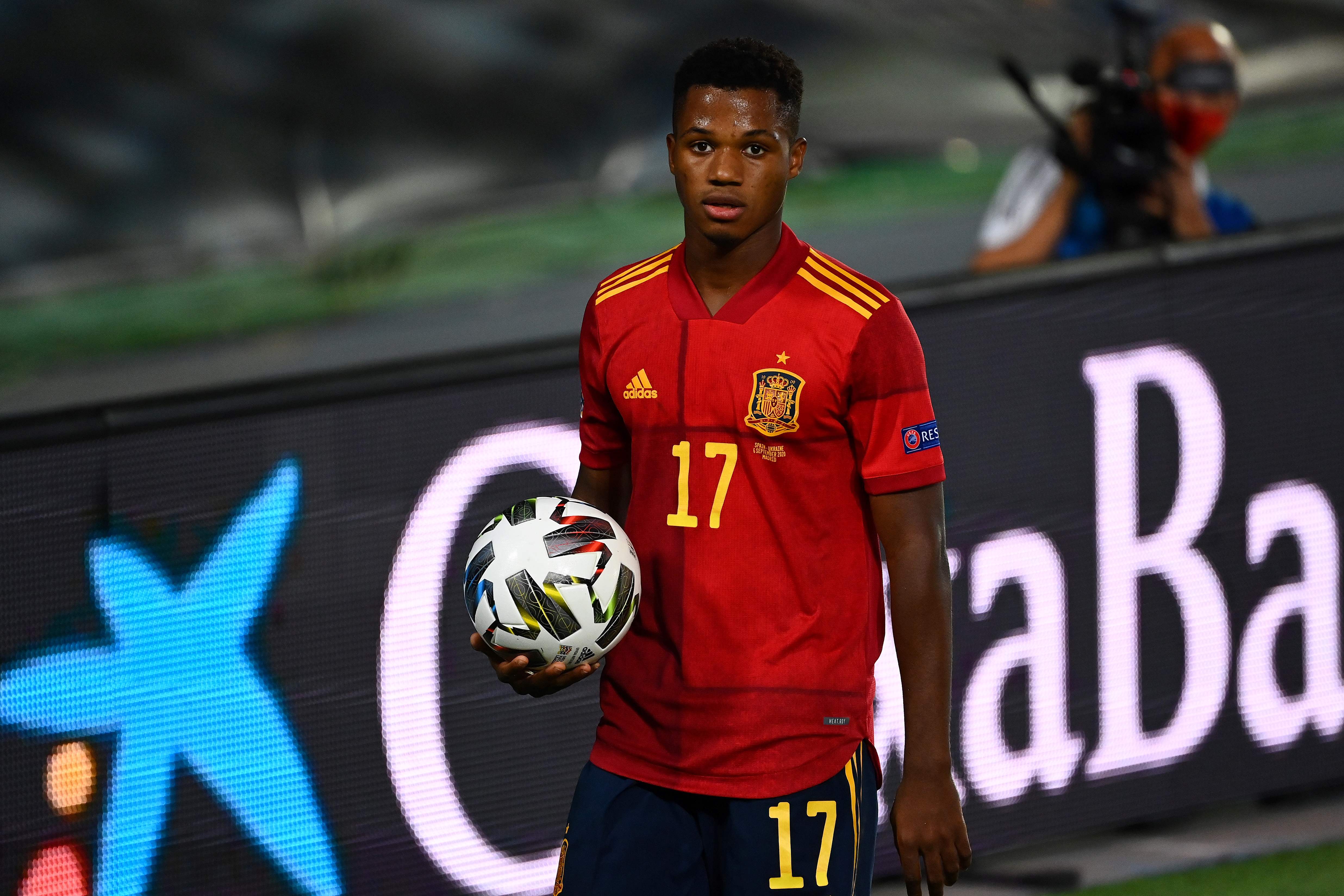Ansu Fati festejó su gol y provocó un penalti a favor de España. (Foto Prensa Libre: AFP)