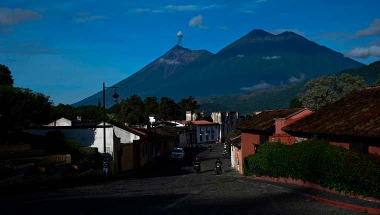 Por la actividad volcánica se recomienda restringir visitas de turistas.
(Foto Prensa Libre: AFP)