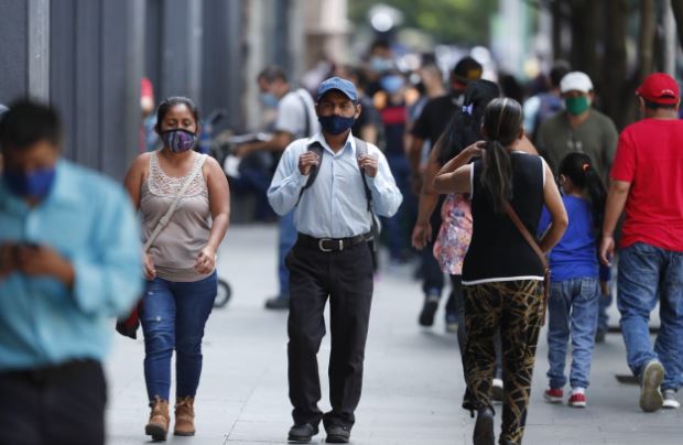 El porcentaje de guatemaltecos que utilizan mascarilla descendió en octubre (Foto Prensa Libre: Hemeroteca PL)