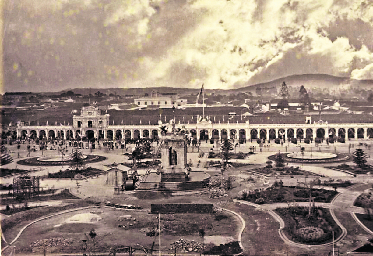 En este edificio ocurrió la reunión del 15 de septiembre de 1821, en el solar que hoy ocupa el Parque Centenario. Foto Prensa Libre: Hemeroteca