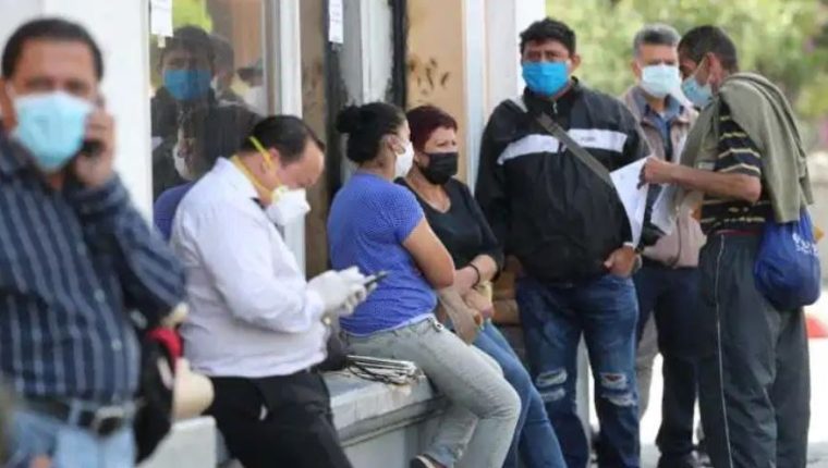 La economía de muchos trabajadores se vio afectada por la pandemia del coronavirus. (Foto Prensa Libre: Hemeroteca PL)