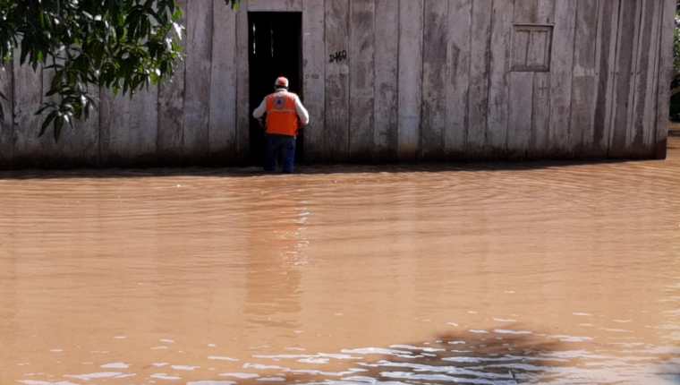 Inundaciones en La Libertad, Petén. (Foto: Conred)