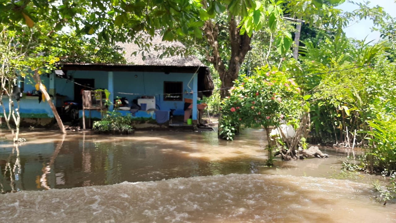 En Escuintla también se desbordó el río Coyolate y afectó a varias familias. (Foto: Conred)
