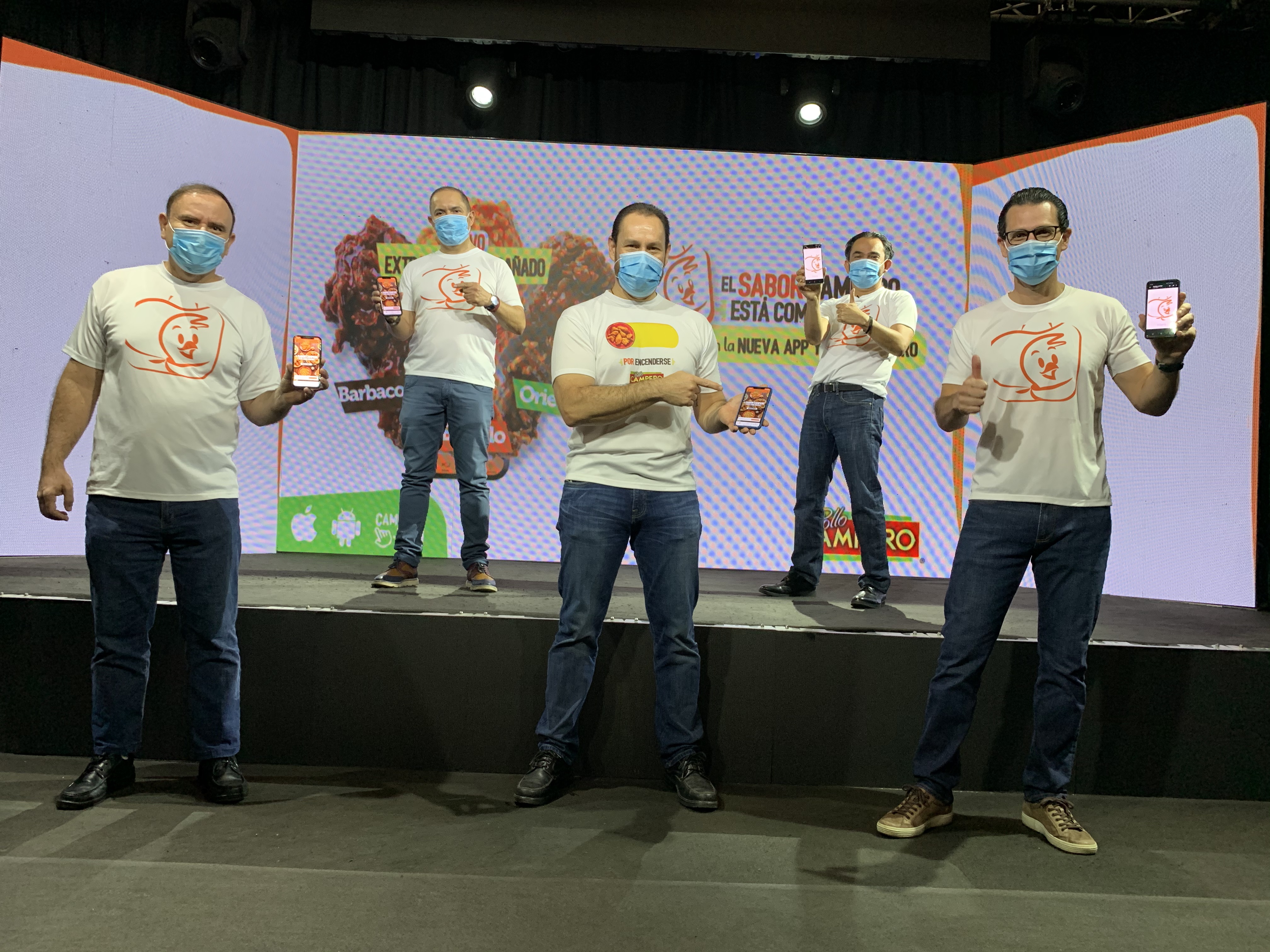 Personal de Pollo Campero presentó la nueva aplicación y sitio web. (Foto Prensa Libre: cortesía Pollo Campero)
