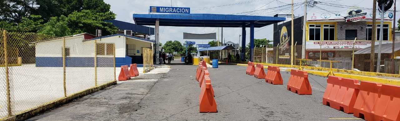Las fronteras terrestres aún no reportan mucho movimiento migratorio luego de la reapertura.  En la foto el punto de Tecún Umán 1 (Foto, Prensa Libre: SAT).