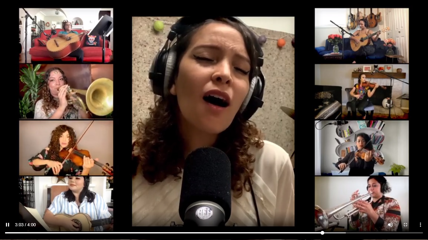 Gaby Moreno interpretó la canción “Hallelujah” de Leonard Cohen junto a más mujeres latinas. 