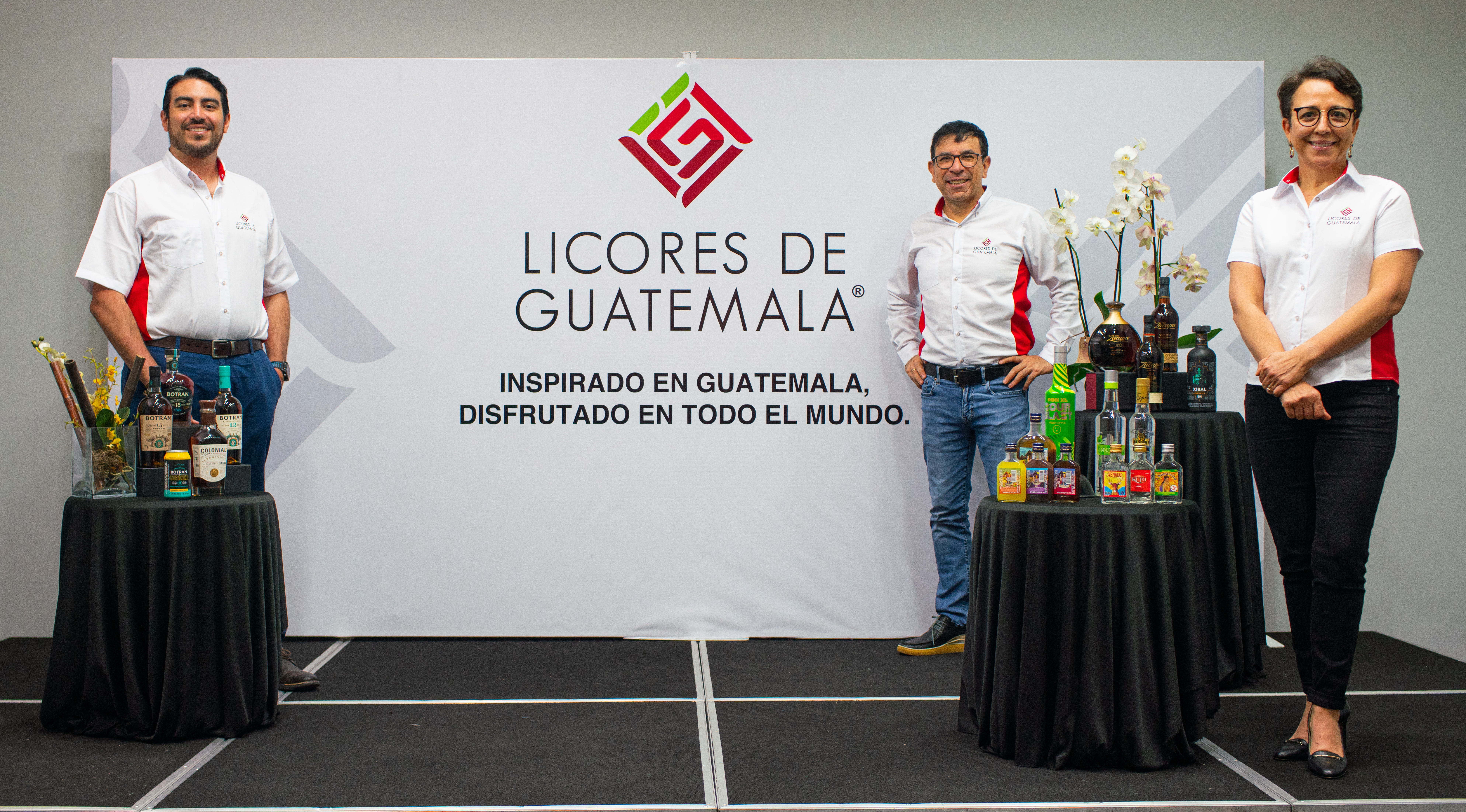 Directivos de Licores de Guatemala presentaron el nuevo logo y nombre. Foto Prensa Libre: Cortesía.