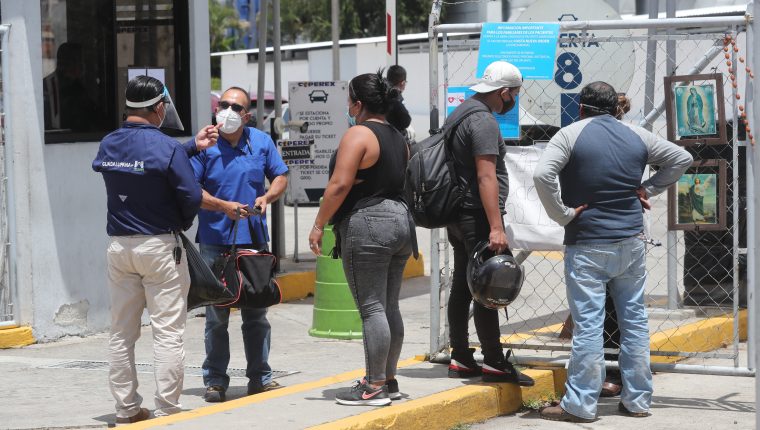 Guatemaltecos han iniciado sus actividades en medio de la pandemia por el covid-19. (Foto Prensa Libre: Hemeroteca PL)