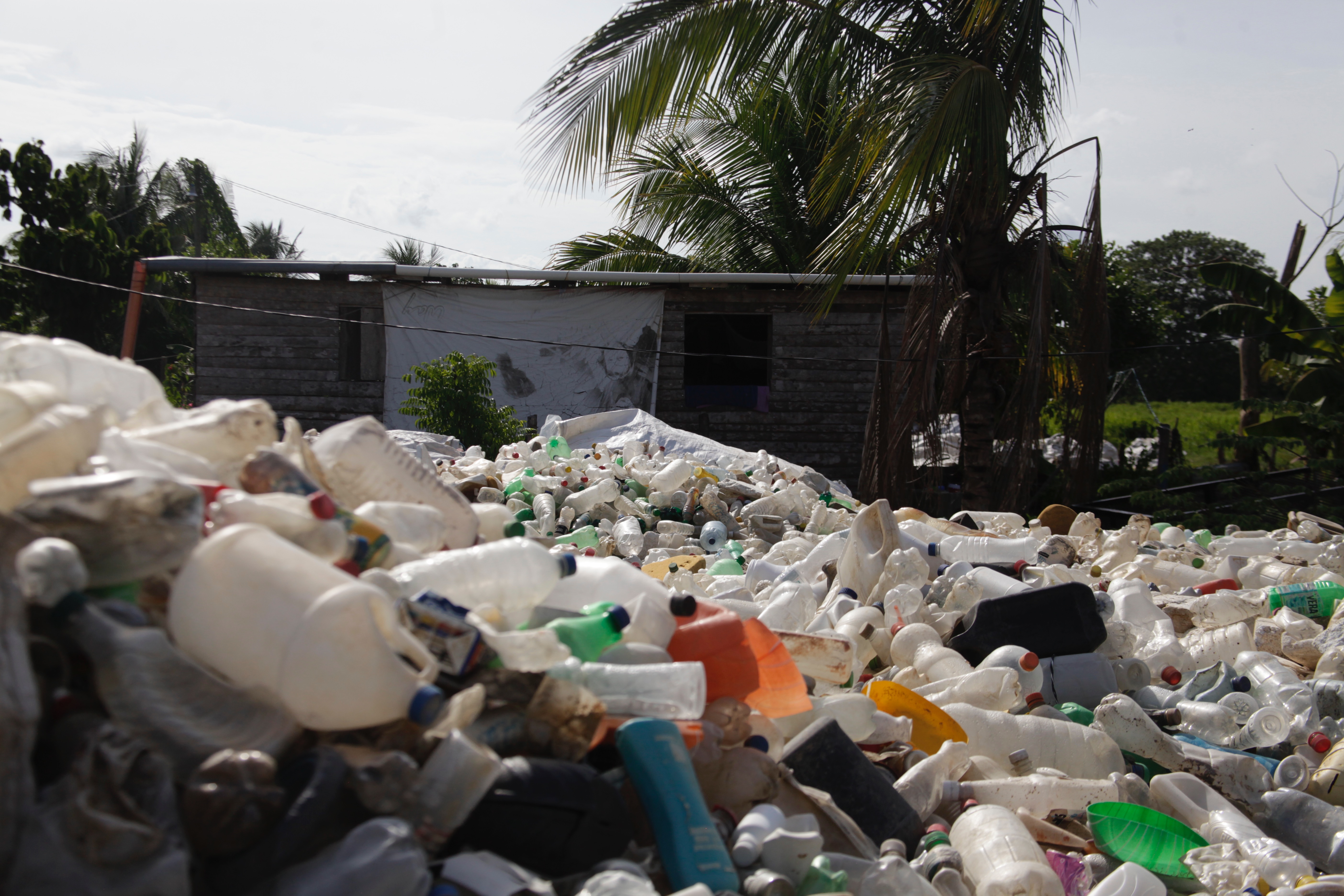Contaminación del río Motagua, que en su trayecto recibe los desechos de 95 municipios. (Foto Prensa Libre: Hemeroteca PL)