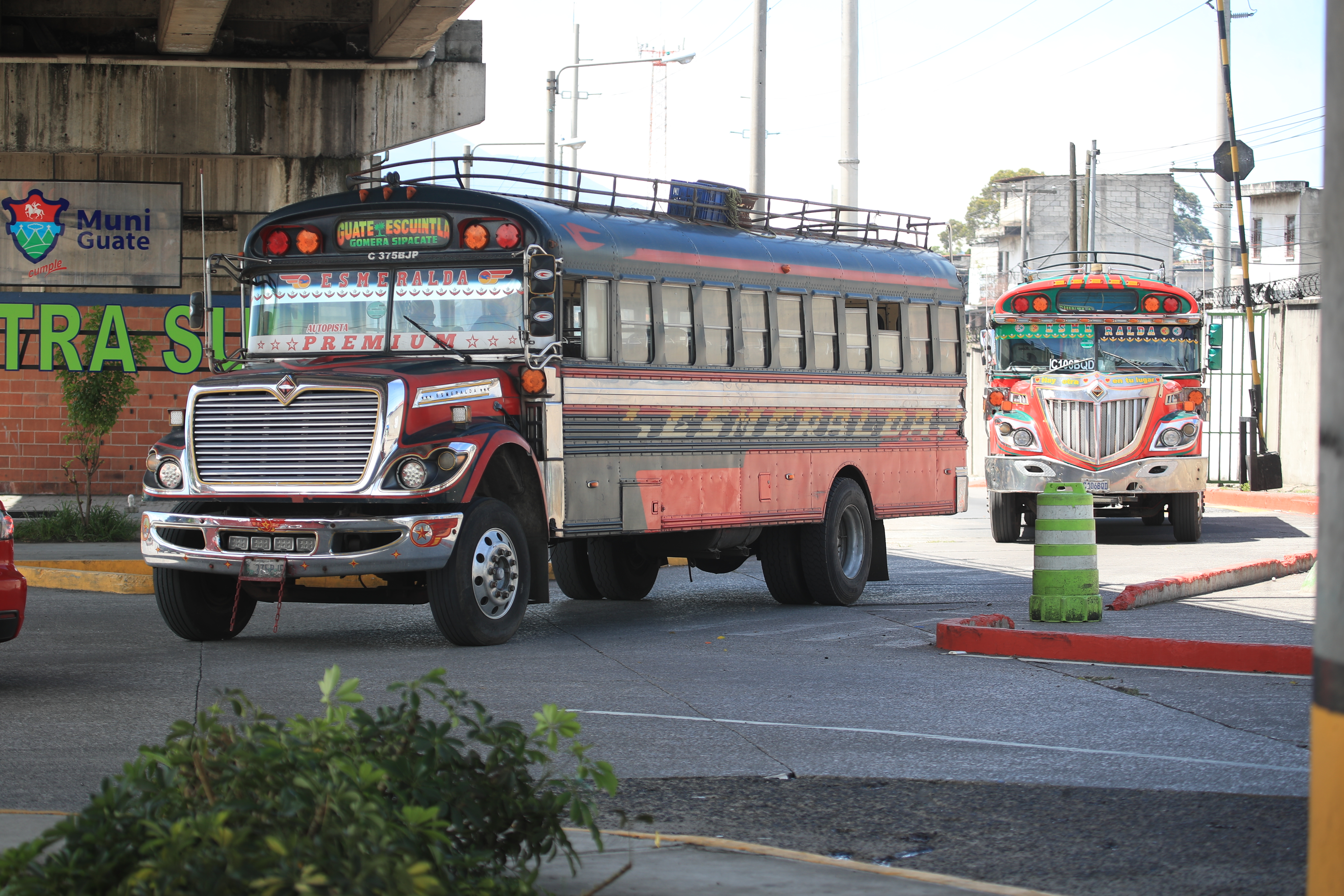A través de Provial, la PNC y la DGT, la población puede denunciar a los buses extraurbanos que manejan a excesiva velocidad o imprudentemente. (Foto Prensa Libre: Carlos Hernández)