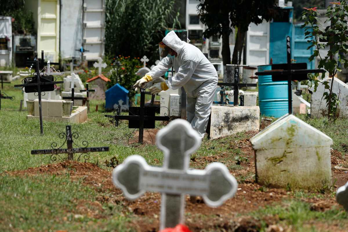 Municipalidades improvisan acciones en cementerios para enterrar fallecidos por covid-19