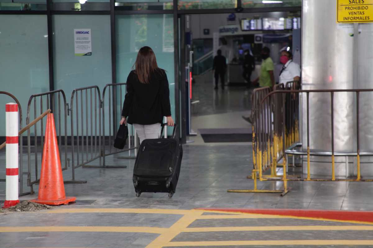 Seis meses después, Aeropuerto La Aurora reabre con protocolos poco claros